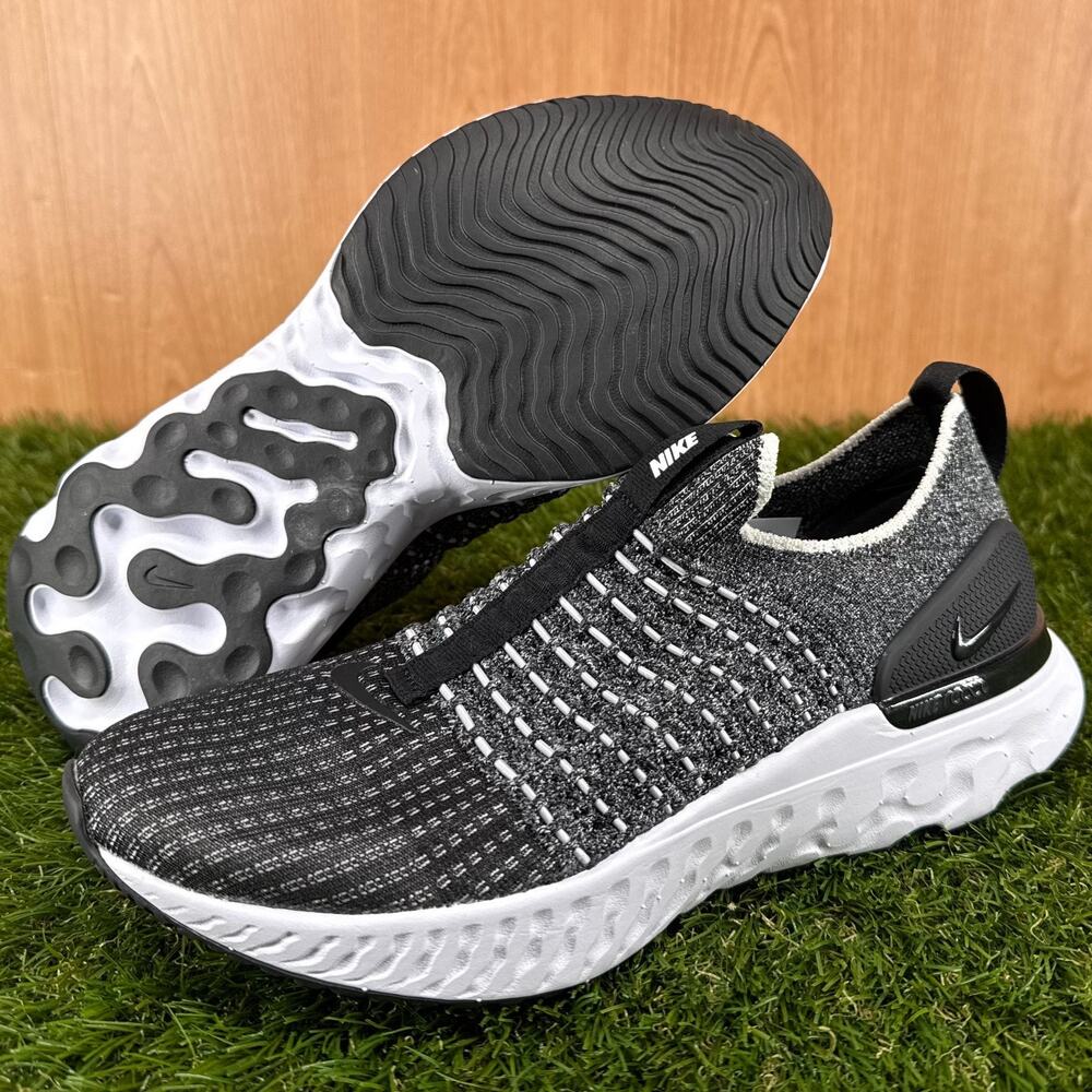 Nike React Phantom Run Flyknit 2 Oreo CJ0280-002 Women's Sz 8 / Men's Sz 6.5